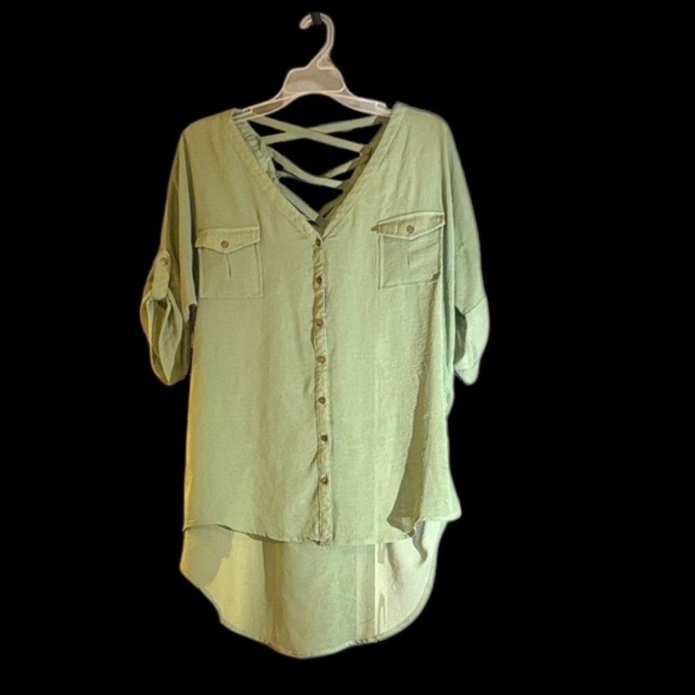 Double Zero Mint Button-Up Top